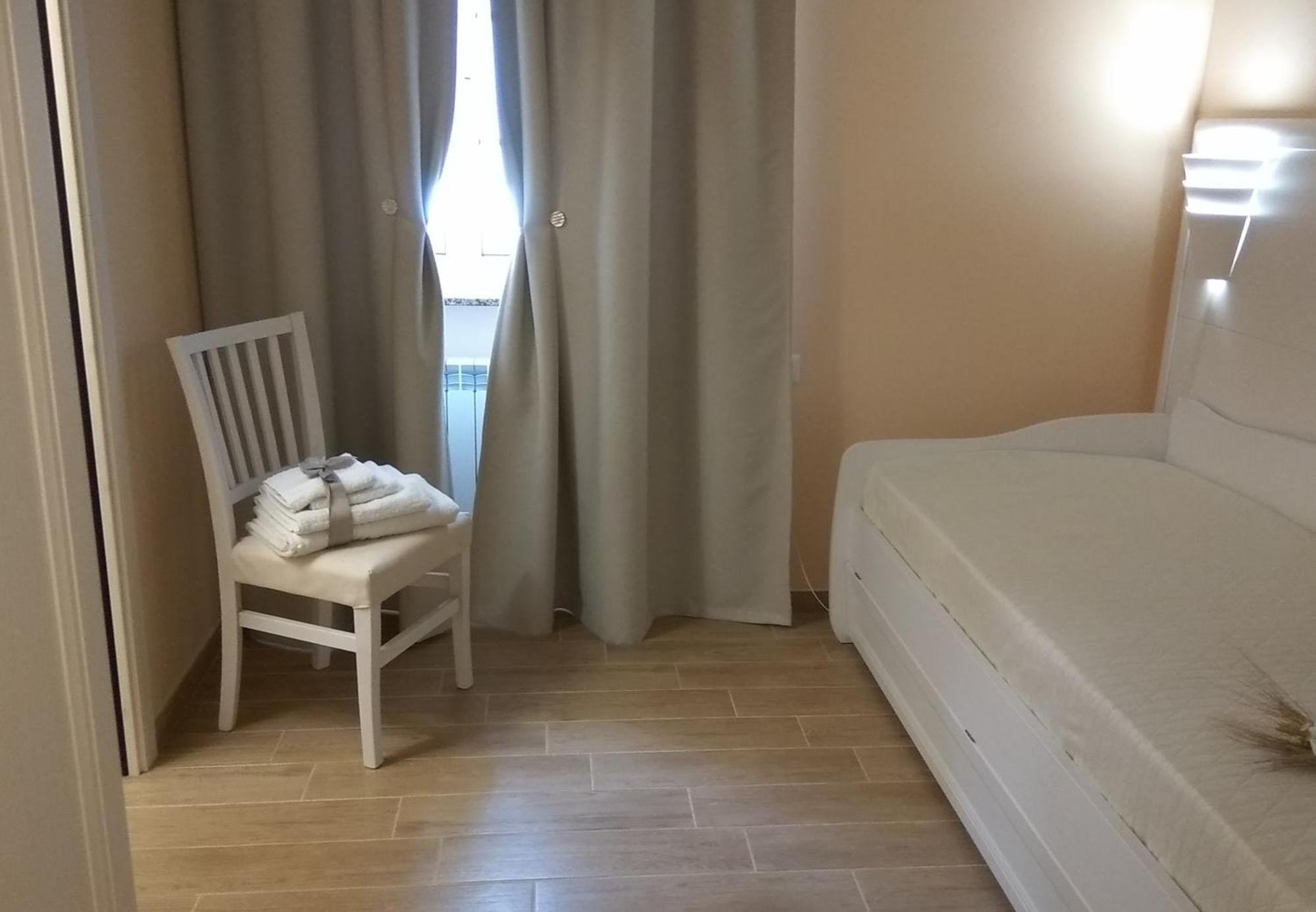 Le Camelie Bed and Breakfast Marina di Ginosa Δωμάτιο φωτογραφία
