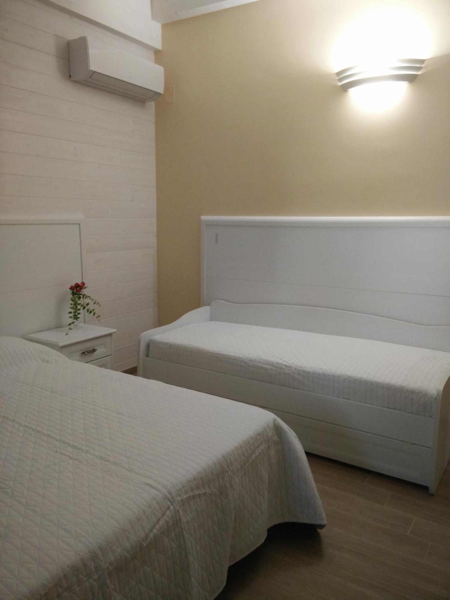Le Camelie Bed and Breakfast Marina di Ginosa Δωμάτιο φωτογραφία