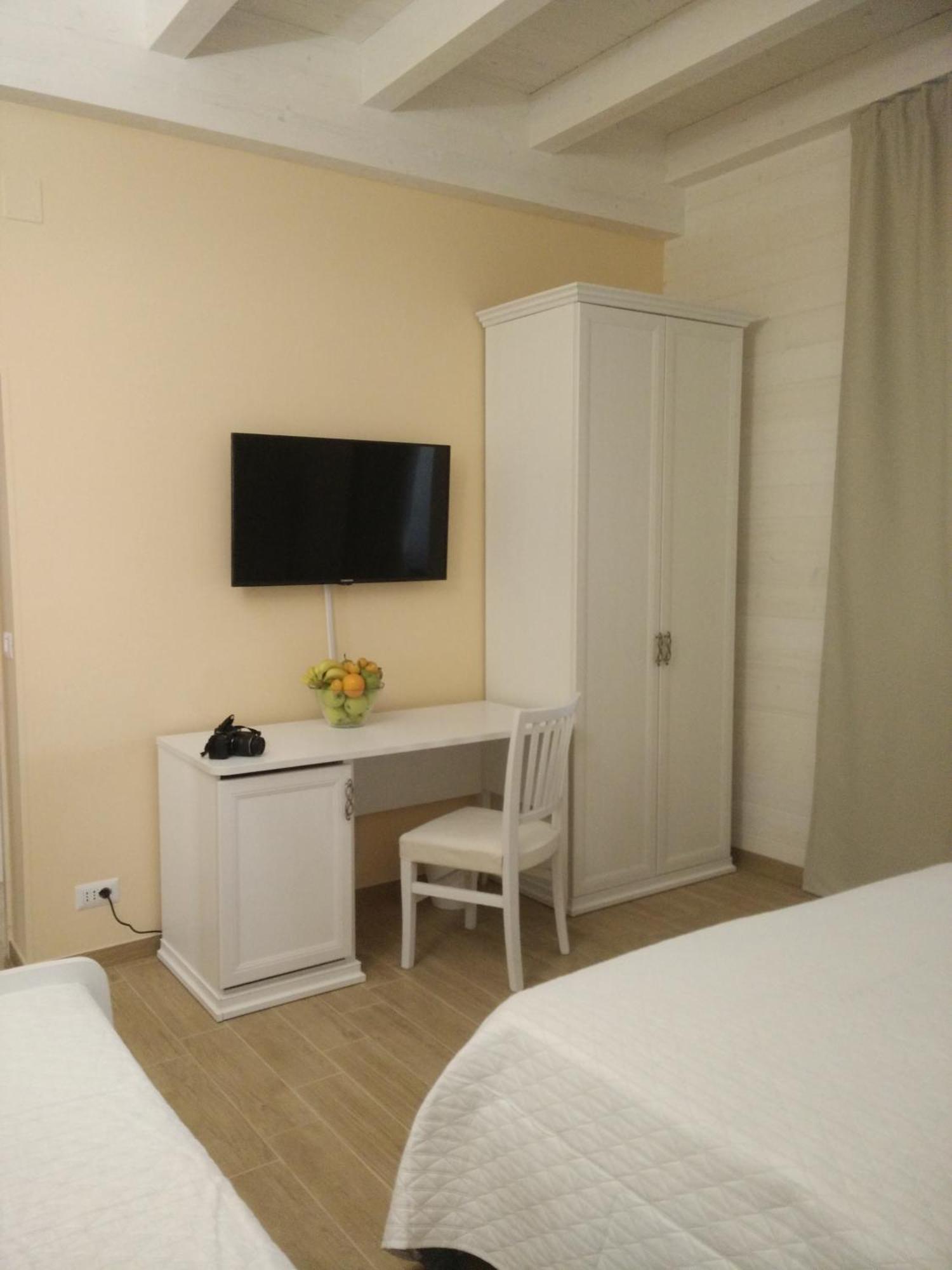 Le Camelie Bed and Breakfast Marina di Ginosa Δωμάτιο φωτογραφία