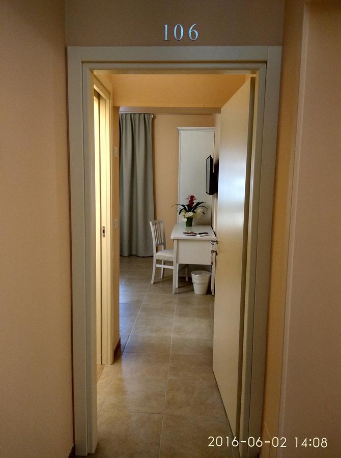 Le Camelie Bed and Breakfast Marina di Ginosa Δωμάτιο φωτογραφία