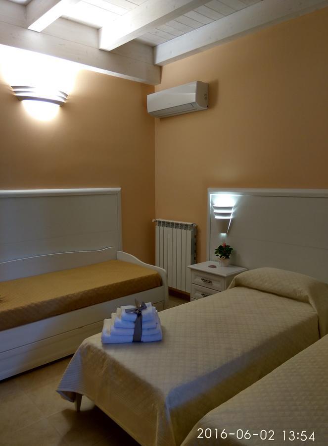 Le Camelie Bed and Breakfast Marina di Ginosa Δωμάτιο φωτογραφία